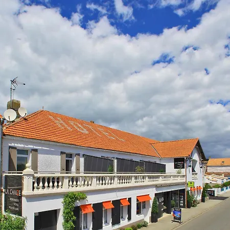 Logis La Chaize Otel